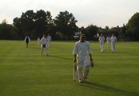 Tony Malik being clapped from the field